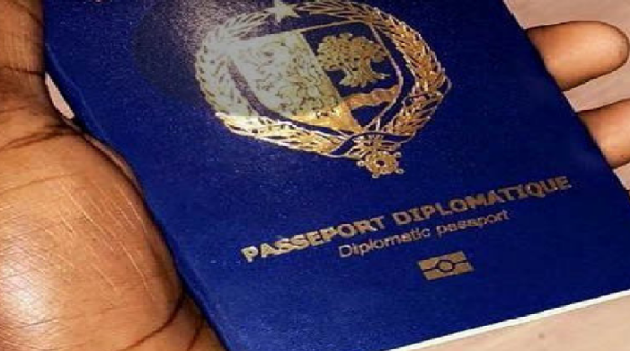 Passeport diplomatique: les changements apportés sur les bénéficiaires