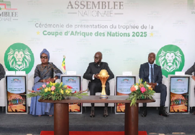 Le trophée de la CAN présenté à l’Assemblée nationale