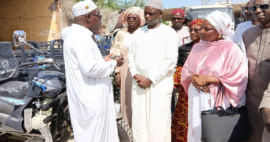 Saint-Louis : Le Maire Mansour reçoit un lot de tricycles du PRDC-VFS pour renforcer le ramassage des ordures