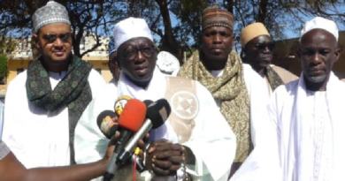 Saint-Louis-devanture du cimetière de Médina Marmiyal : l’Imam de la Mosquée Sérigne Abass Sall invite le Chef de l’État et son Premier ministre à taire leur différend Saint-Louis-devanture du cimetière de Médina Marmiyal : l’Imam de la Mosquée Sérigne Abass Sall invite le Chef de l’État et son Premier ministre à taire leur différend
