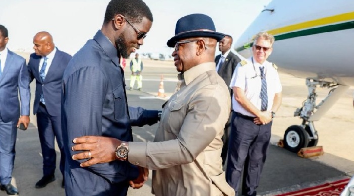 Sécurité en Afrique : Julius Maada Bio à Dakar pour un forum stratégique décisif