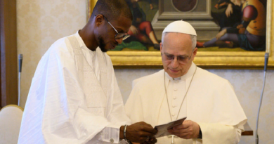 Dialogue interreligieux : la communauté layenne remet au Pape Léon XIV le message de paix de Seydina Limamou Laye Dialogue interreligieux : la communauté layenne remet au Pape Léon XIV le message de paix de Seydina Limamou Laye