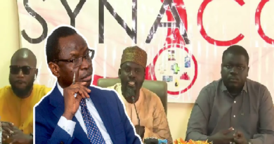 Le SYNACOM décrète une grève de 48h renouvelables et indexe le Ministre du Commerce, Serigne Gueye Diop Le SYNACOM décrète une grève de 48h renouvelables et indexe le Ministre du Commerce, Serigne Gueye Diop