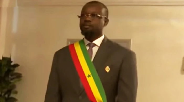 Tabaski 2026 : Ousmane Sonko très remarqué à la prière de Massalikoul Jinaan Tabaski 2026 : Ousmane Sonko très remarqué à la prière de Massalikoul Jinaan