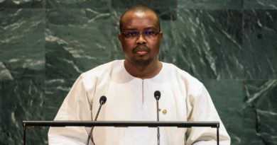 Au Burkina Faso, les administrations sont sommées d’utiliser le terme « camarade » pour s’adresser aux citoyens Au Burkina Faso, les administrations sont sommées d’utiliser le terme « camarade » pour s’adresser aux citoyens