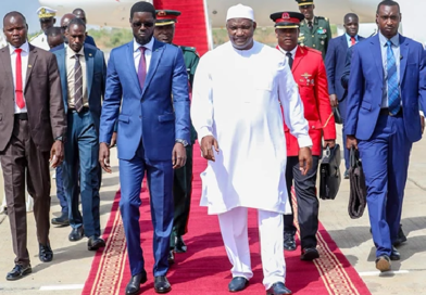 Adama Barrow à Dakar pour prendre part au Conseil présidentiel sénégalo-gambien Adama Barrow à Dakar pour prendre part au Conseil présidentiel sénégalo-gambien