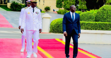 Après sa prise de fonction au ministère des forces armées : Yankhoba Diémé rencontre ses troupes Après sa prise de fonction au ministère des forces armées : Yankhoba Diémé rencontre ses troupes