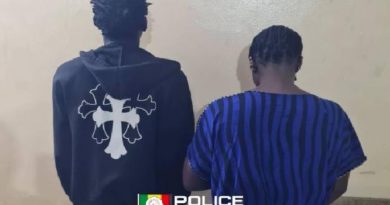 Trafic de drogue, usurpation de fonction et escroquerie Trafic de drogue, usurpation de fonction et escroquerie