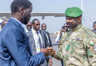 À Bamako, le PR Diomaye Faye réaffirme le « soutien indéfectible » du Sénégal au Mali : « Le Mali peut compter sur le soutien indéfectible du Sénégal » À Bamako, le PR Diomaye Faye réaffirme le « soutien indéfectible » du Sénégal au Mali : « Le Mali peut compter sur le soutien indéfectible du Sénégal »