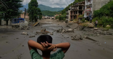 Crue dévastatrice au Népal et au Tibet: les secours à la recherche de plus de 1300 disparus Crue dévastatrice au Népal et au Tibet: les secours à la recherche de plus de 1300 disparus