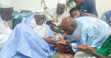 Doumga Ouro Alpha: Farba Ngom clôture le Gamou aux côtés de son guide religieux après une tournée dans le Fouta Doumga Ouro Alpha: Farba Ngom clôture le Gamou aux côtés de son guide religieux après une tournée dans le Fouta