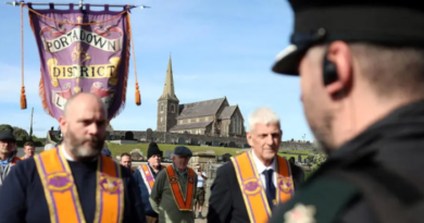 Irlande du Nord: vives tensions après le blocage d’une marche orangiste Irlande du Nord: vives tensions après le blocage d’une marche orangiste