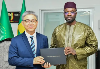 Diplomatie parlementaire : Ousmane Sonko reçoit trois ambassadeurs et le président du Parlement panafricain Diplomatie parlementaire : Ousmane Sonko reçoit trois ambassadeurs et le président du Parlement panafricain